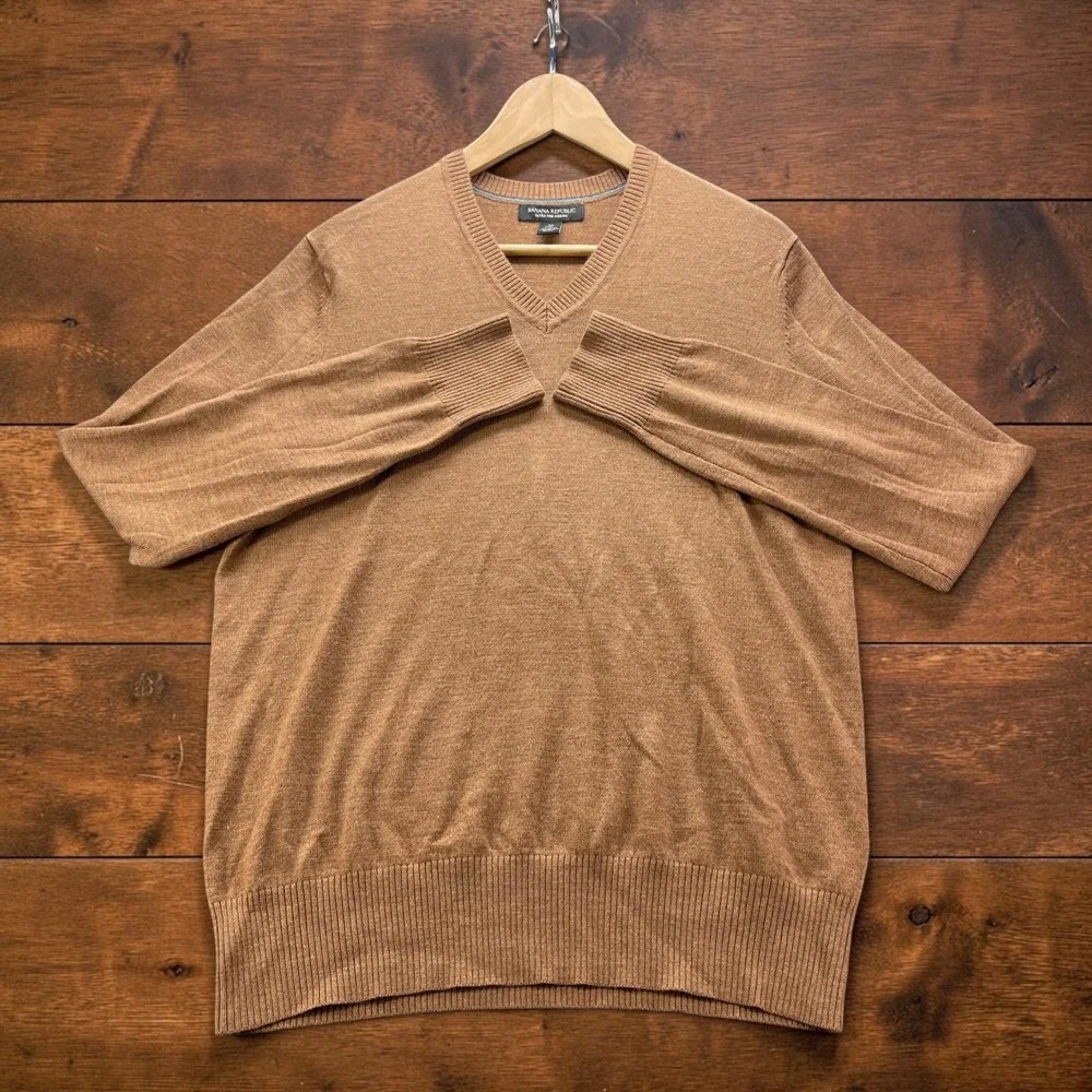 Banana Republic Mens M Extra Fine Merino Wool V-Neck Sweater Camel Brown